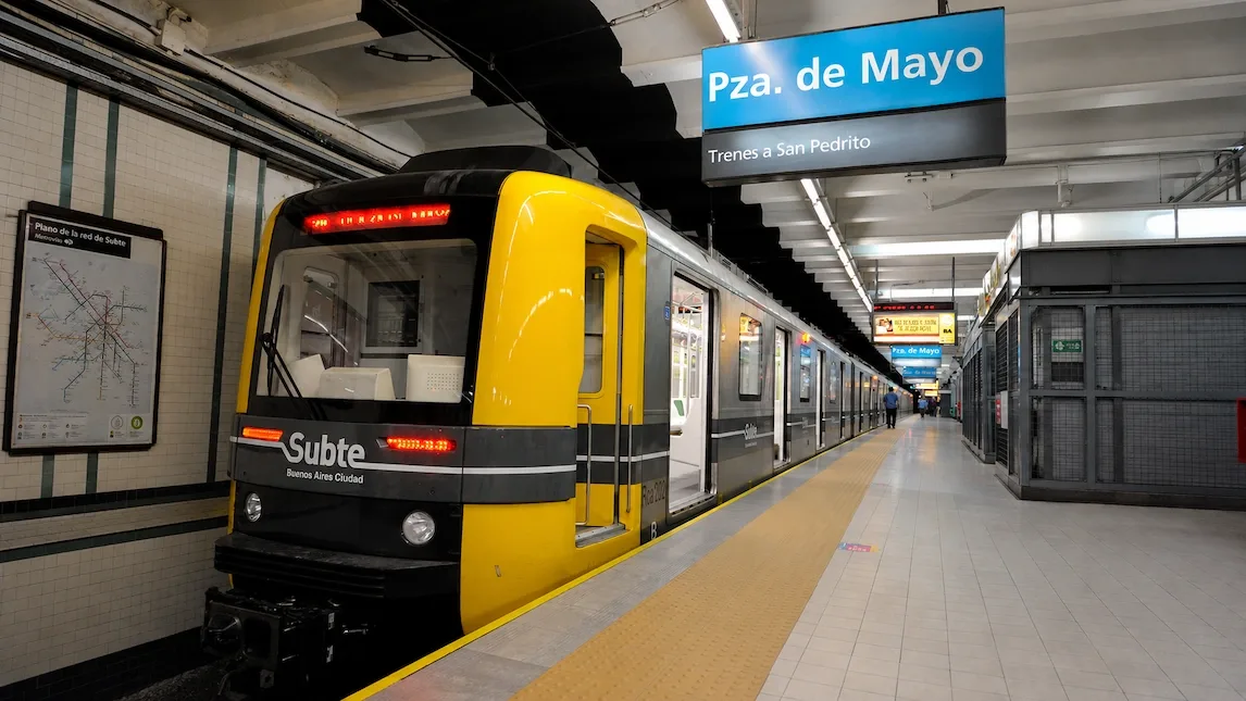 A Subte train waiting at Plaza de Mayo station